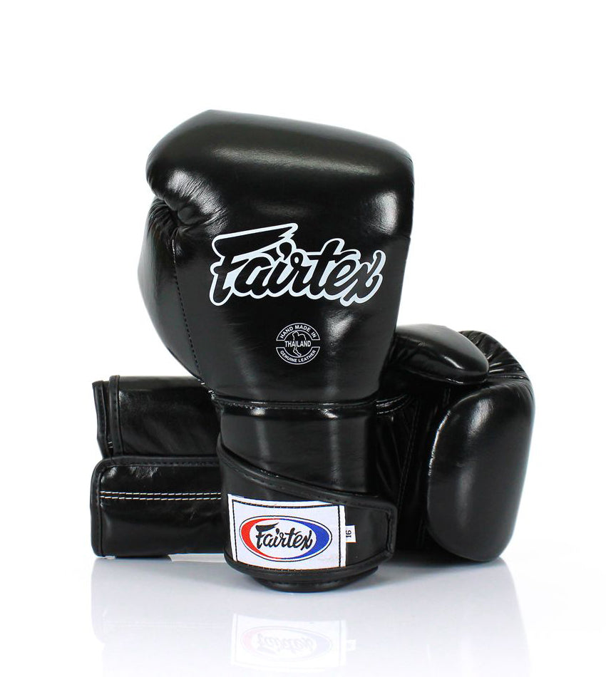 นวมชกมวย รุ่น Stylish Angular Sparring - Locked Thumb