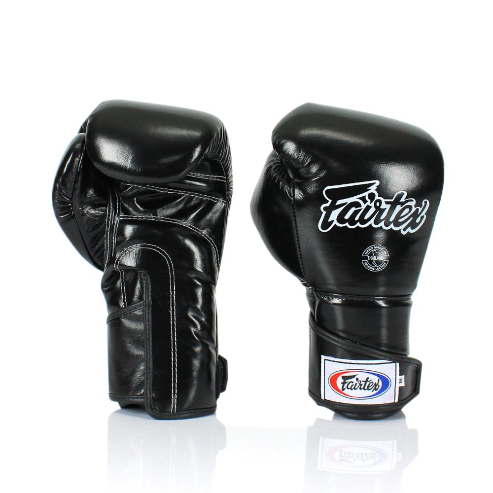 นวมชกมวย รุ่น Stylish Angular Sparring - Locked Thumb