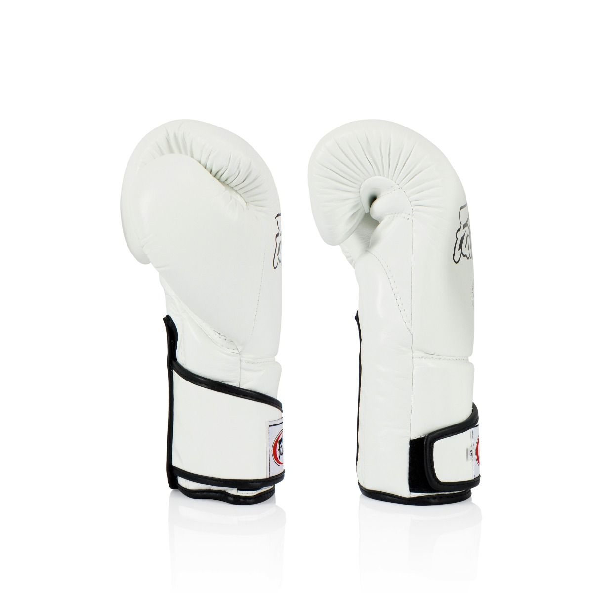 นวมชกมวย รุ่น Stylish Angular Sparring - Locked Thumb